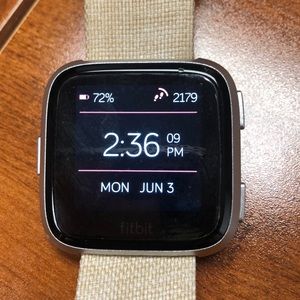 Fitbit Versa Silver Smartwatch
